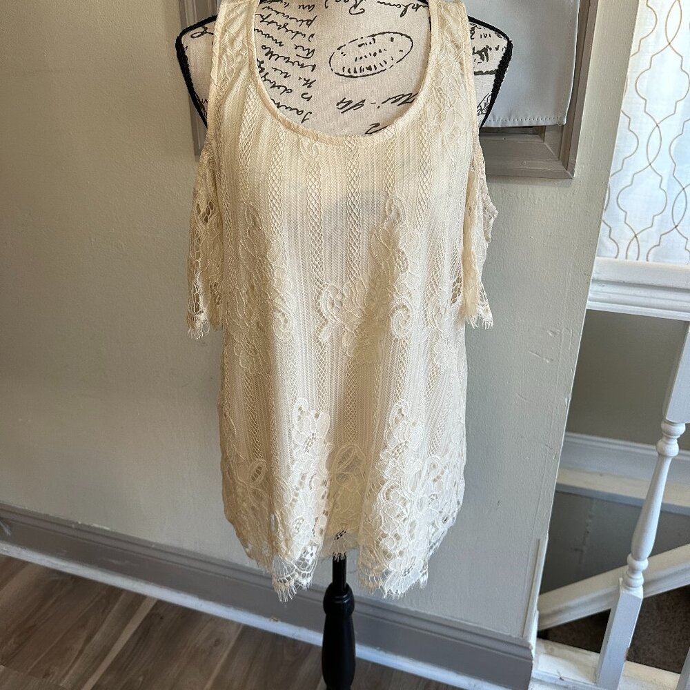 Maurices Lace cream tank with cut off sleeve- Size large- Tags attached